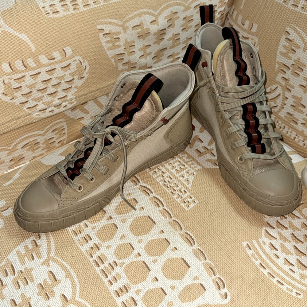 Men’s Converse Sneakers NWOT - Picture 1 of 9